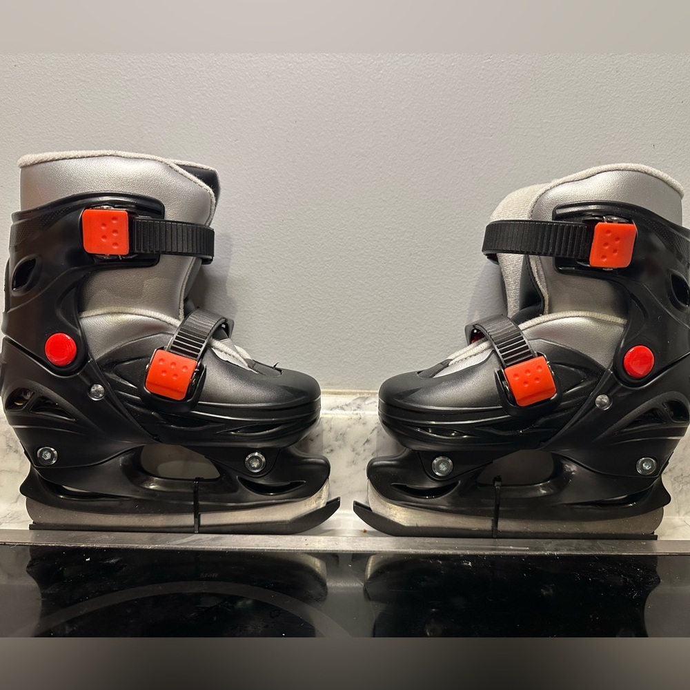 BRAND NEW kids adjustable ice skates